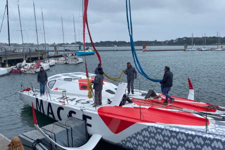 [PHOTOS] Retour à l'eau pour l'IMOCA MACSF après trois mois de chantier